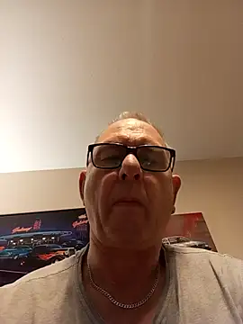 Snapshot of andy-1961 chatting on November 18, 11:26 pm andy-1961 online show from November 18, 11:26 pm