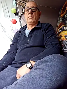 Snapshot of andy-1961 chatting on November 25, 12:27 pm andy-1961 online show from November 25, 12:27 pm