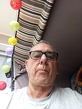 Snapshot of andy-1961 chatting on November 26, 9:21 am andy-1961 online show from November 26, 9:21 am