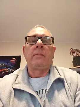 Snapshot of andy-1961 chatting on November 27, 7:21 am andy-1961 online show from November 27, 7:21 am