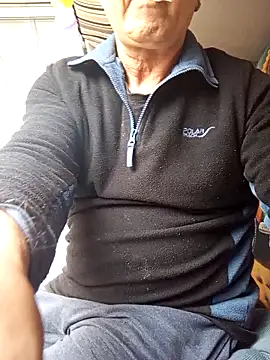 Snapshot of andy-1961 chatting on November 30, 12:42 pm andy-1961 online show from November 30, 12:42 pm