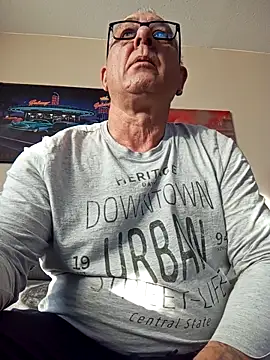 Snapshot of andy-1961 chatting on December 15, 9:57 am andy-1961 online show from December 15, 9:57 am