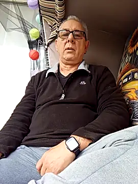 Snapshot of andy-1961 chatting on December 21, 11:28 am andy-1961 online show from December 21, 11:28 am