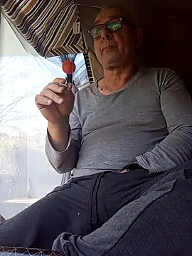 Snapshot of andy-1961 chatting on February 25, 12:37 pm andy-1961 online show from February 25, 12:37 pm