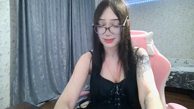 Snapshot of cupcakevice chatting on December 3, 2:15 pm cupcakevice online show from December 3, 2:15 pm