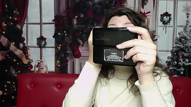 Snapshot of RoseHille chatting on December 21, 6:31 am RoseHille online show from December 21, 6:31 am