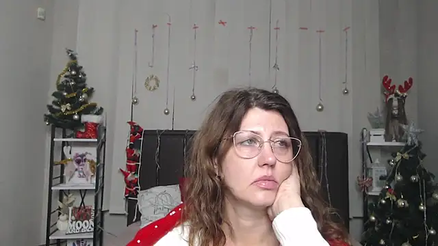 Snapshot of RoseHille chatting on January 14, 2:33 pm RoseHille online show from January 14, 2:33 pm