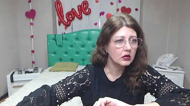 RoseHille online show from April 14, 5:08 pm