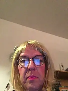 simone xdressing online show from December 29, 1:13 am