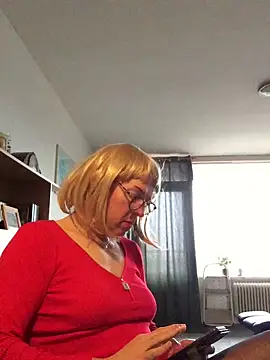 simone xdressing online show from January 4, 2:14 pm