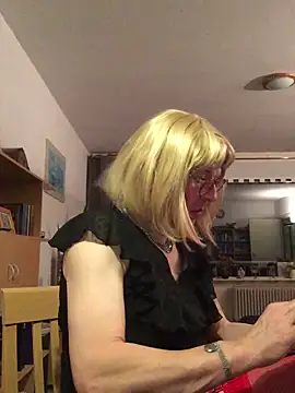 simone xdressing online show from January 18, 7:50 pm