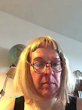 simone xdressing online show from April 12, 6:02 pm