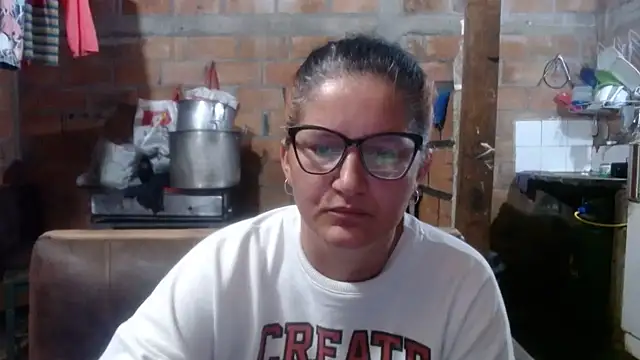 Snapshot of Sra_Angelina chatting on May 3, 3:34 am Sra Angelina online show from May 3, 3:34 am