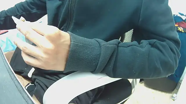 Snapshot of Calavera2001 chatting on November 11, 2:22 am Calavera2001 online show from November 11, 2:22 am