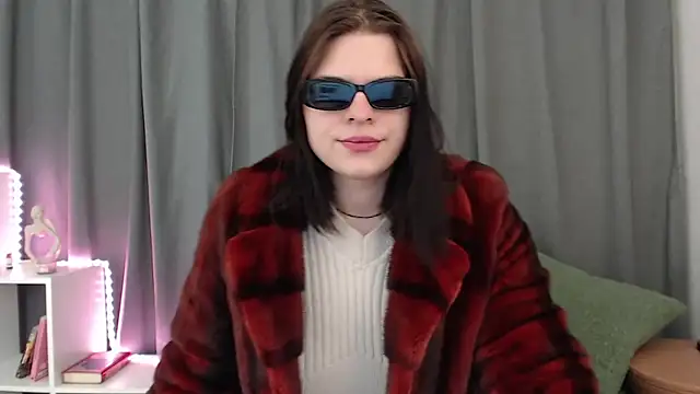 Dona Mafia online show from November 18, 11:15 pm