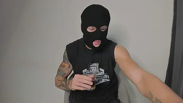 Snapshot of Huntall77 chatting on November 11, 7:03 pm Huntall77 online show from November 11, 7:03 pm