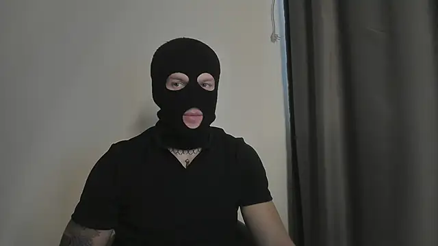 Snapshot of Huntall77 chatting on November 12, 7:20 am Huntall77 online show from November 12, 7:20 am