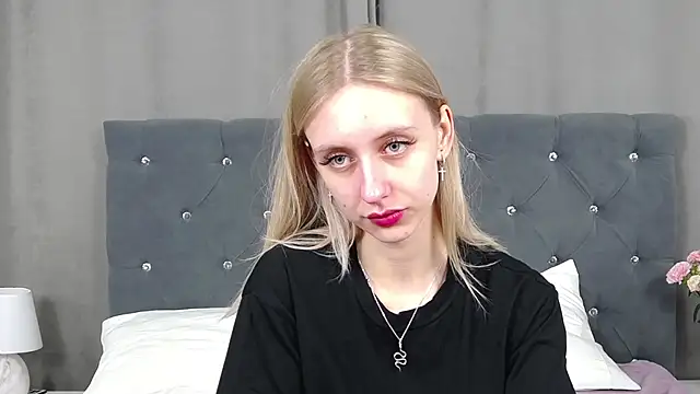 RachaelCute online show from April 8, 7:30 am