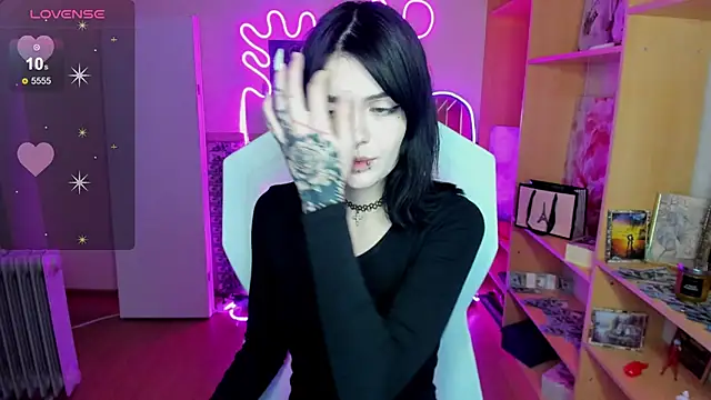 Snapshot of EmmaDarkk chatting on November 11, 8:58 am EmmaDarkk online show from November 11, 8:58 am