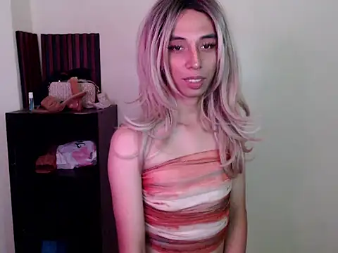 Snapshot of evelynfucker chatting on November 12, 4:46 am evelynfucker online show from November 12, 4:46 am