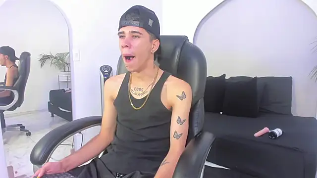 Gabo white1 online show from December 17, 4:18 am