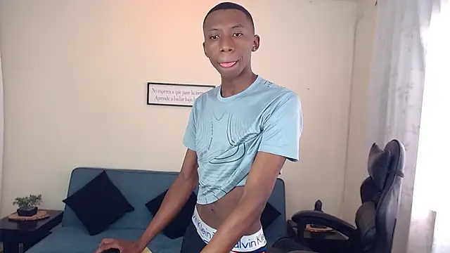 Snapshot of Miilo18 chatting on December 15, 8:57 pm Miilo18 online show from December 15, 8:57 pm