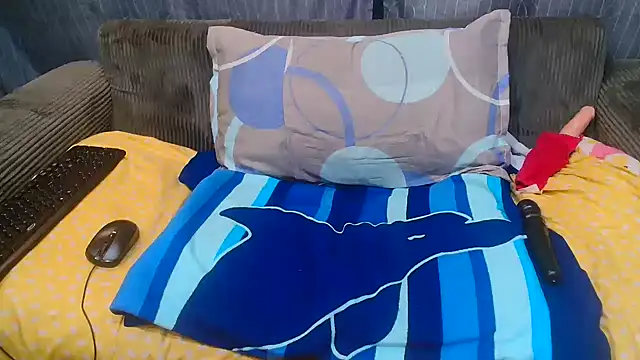 DarkCherryx online show from April 12, 7:57 am