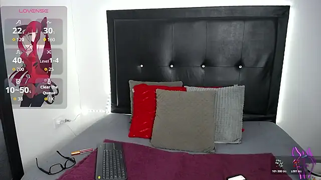 perla stone 20 online show from February 9, 9:30 pm