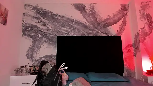 Snapshot of lilithDraven_ chatting on February 15, 4:31 am lilithDraven online show from February 15, 4:31 am