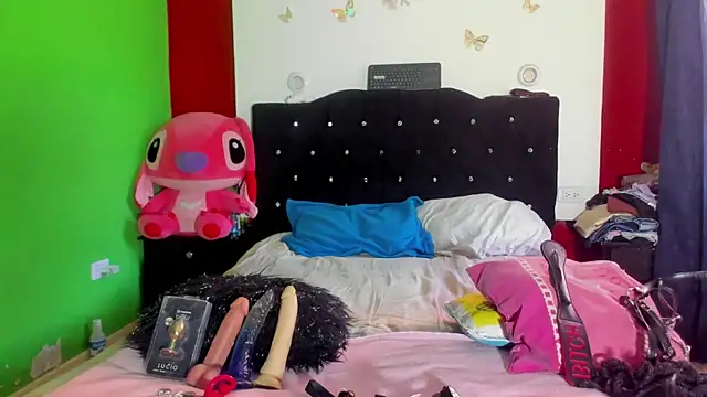 Snapshot of sweet_alison04 chatting on November 27, 1:24 pm sweet alison04 online show from November 27, 1:24 pm