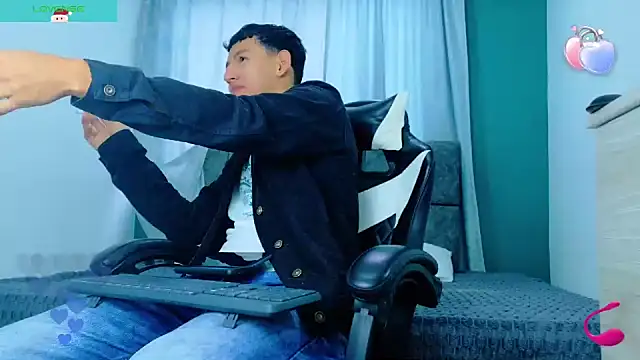 FelipeGonzalezz online show from November 14, 1:32 pm