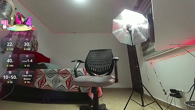 SaraBoots online show from November 14, 9:52 am