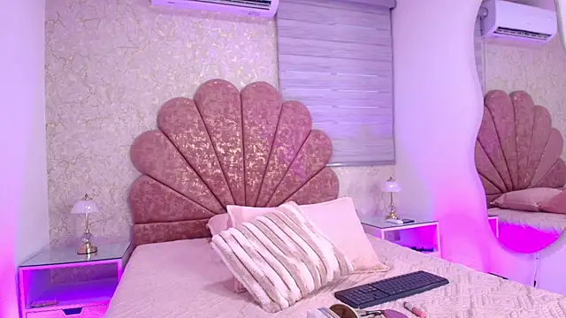 mia fontana  online show from November 20, 11:54 am