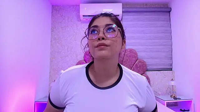 mia fontana  online show from December 3, 11:52 am