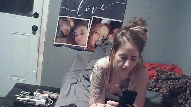 Snapshot of sexxxilexxxi44 chatting on December 19, 1:56 am sexxxilexxxi44 online show from December 19, 1:56 am