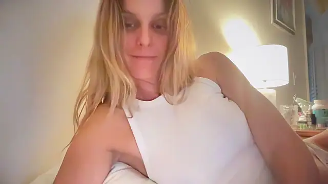 prettylittlekittycat online show from June 18, 7:19 am