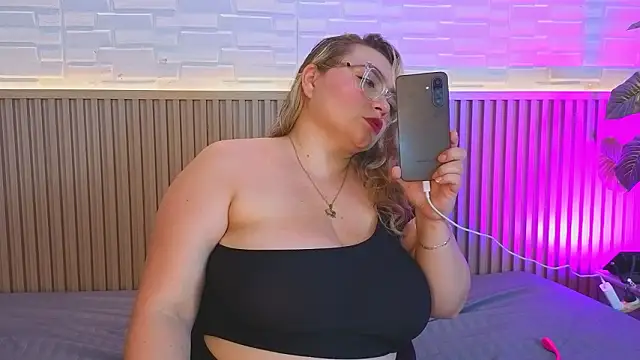 Amber bunnyx01 online show from February 10, 12:37 am