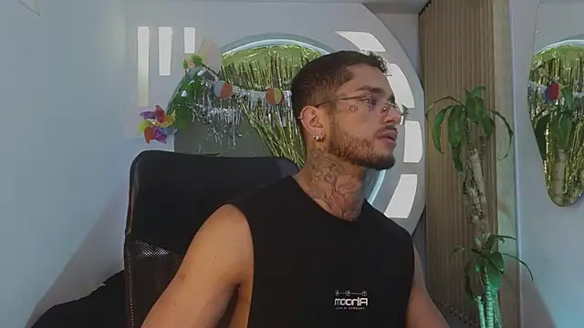 Snapshot of Alanrodgers chatting on April 5, 10:45 am Alanrodgers online show from April 5, 10:45 am