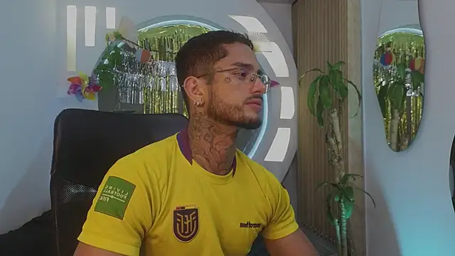 Snapshot of Alanrodgers chatting on April 7, 12:49 pm Alanrodgers online show from April 7, 12:49 pm