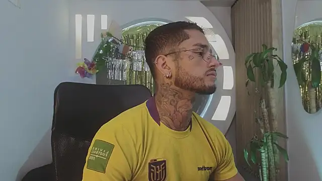 Snapshot of Alanrodgers chatting on April 11, 11:36 am Alanrodgers online show from April 11, 11:36 am