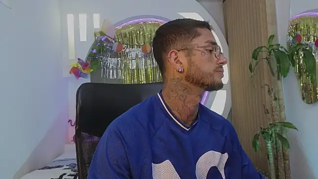 Snapshot of Alanrodgers chatting on April 15, 12:01 pm Alanrodgers online show from April 15, 12:01 pm