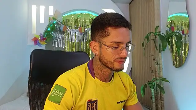 Snapshot of Alanrodgers chatting on April 16, 12:17 pm Alanrodgers online show from April 16, 12:17 pm