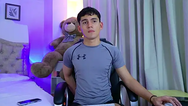 Snapshot of estebanperez_26 chatting on June 10, 7:57 pm estebanperez 26 online show from June 10, 7:57 pm