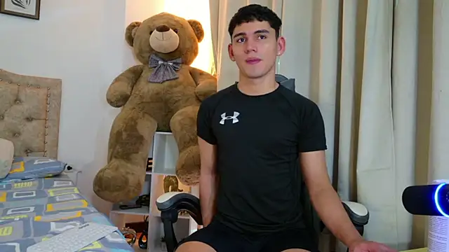 Snapshot of estebanperez_26 chatting on July 18, 1:37 pm estebanperez 26 online show from July 18, 1:37 pm