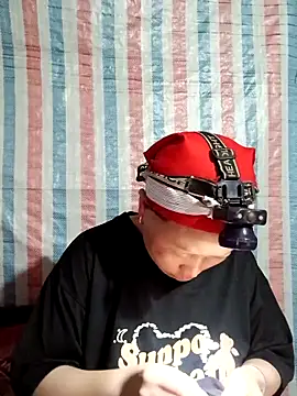 girl-hot2x online show from April 10, 1:05 pm