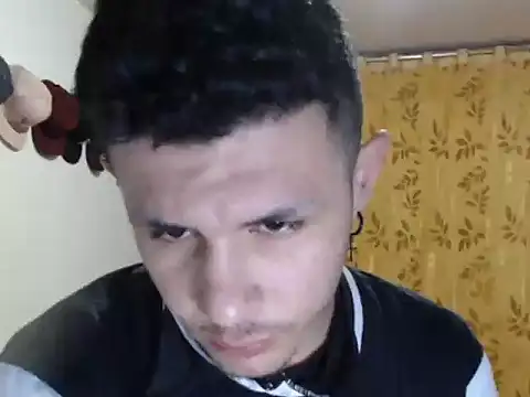 Snapshot of damiansexyboy69 chatting on November 12, 4:46 am damiansexyboy69 online show from November 12, 4:46 am