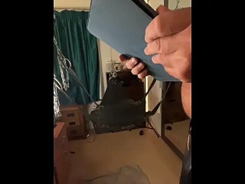 Snapshot of LeatherSdaddy chatting on November 18, 3:05 pm LeatherSdaddy online show from November 18, 3:05 pm