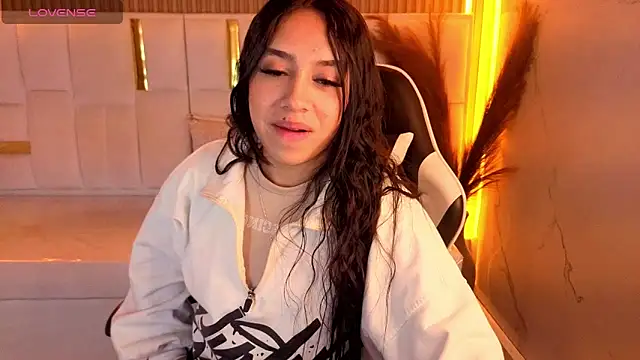 Snapshot of Juliana_Tx chatting on February 26, 2:43 am Juliana Tx online show from February 26, 2:43 am