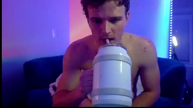 Snapshot of sculpteddesire chatting on December 5, 6:44 am sculpteddesire online show from December 5, 6:44 am