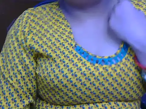 Snapshot of meera_hotty chatting on November 11, 10:04 am meera hotty online show from November 11, 10:04 am